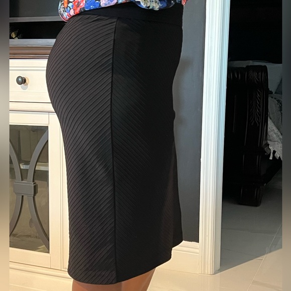 Textured bodycon skirt - Picture 4 of 7